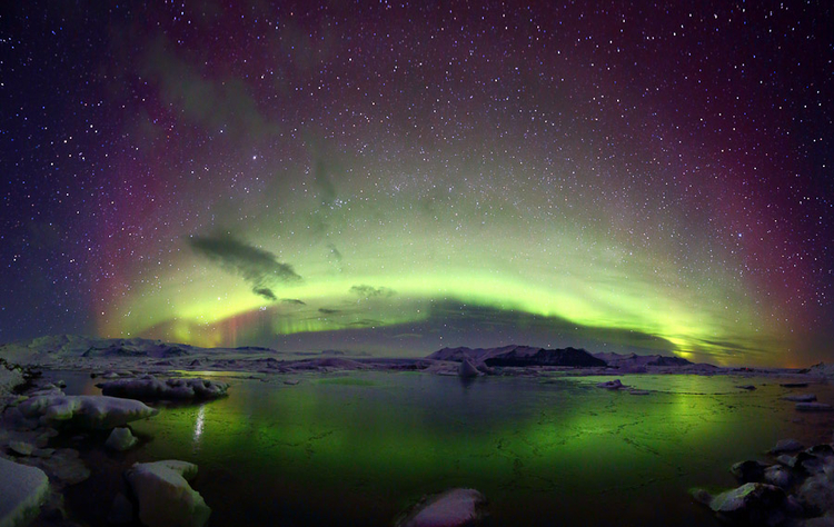 James Appleton "Jokulsarlon i zorza polarna - Islandia"
"Kolejne zdjęcie, które chciałem zrobić od lat - przesuwająca się zorza nad Jokulsarlon"